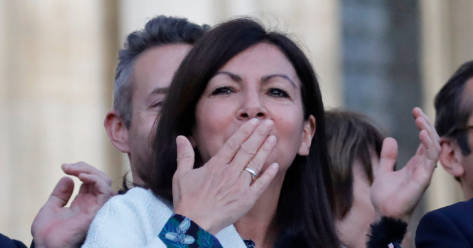 La Francia affronta l’austerità e la sindaca di Parigi spende più di 80.000 euro per abiti di “rappresentanza”. La difesa: “È normale”