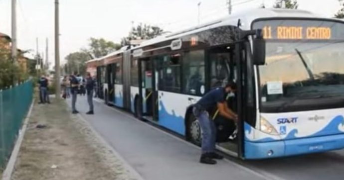 Rimini, ancora in prognosi riservata il bambino accoltellato sull’autobus
