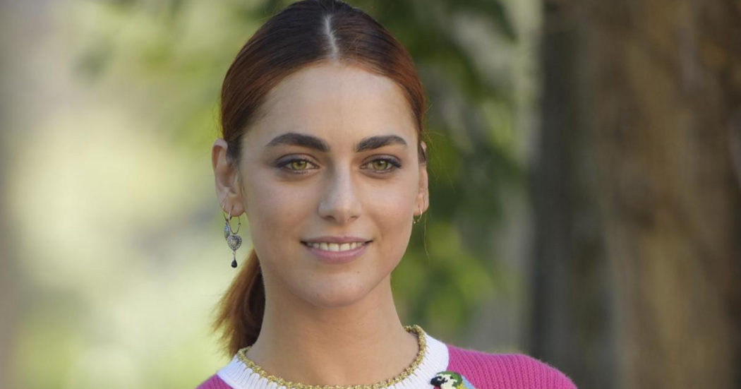 Miriam Leone e la foto senza filtri: “Importante mostrarsi imperfetti”. I commentatori: “Facile quando non hai difetti…”