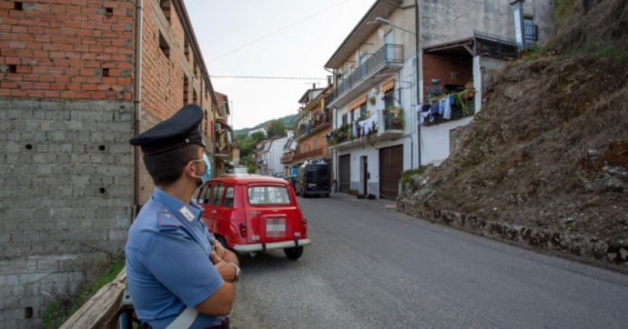 Cosenza, 43enne uccisa a coltellate dal marito: l’uomo fermato dai carabinieri