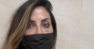 Copertina di Guendalina Tavassi al processo contro l’ex marito: “Mi ha inseguito con una mazza da baseball e mi ha preso a bastonate in testa”