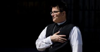 Copertina di Usa, prima persona transgender insediata vescovo della chiesa evangelica luterana