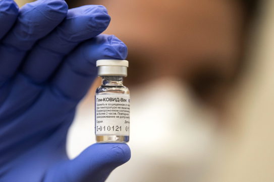 Sputnik V, Rezza: “Allo studio 2 soluzioni per vaccinati”. L’allarme del sindacato dei pensionati in Veneto sulle badanti