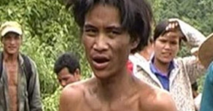Morto il Tarzan vietnamita: per 40 anni ha vissuto da eremita nella giungla, solo nel 2013 era stato portato nel “mondo civilizzato”