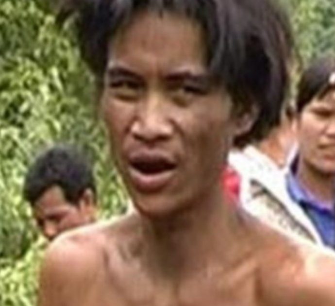 Morto il Tarzan vietnamita: per 40 anni ha vissuto da eremita nella giungla, solo nel 2013 era stato portato nel “mondo civilizzato”