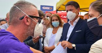 Copertina di Conte fa visita ai 422 dipendenti della Gkn licenziati con una mail: “Il M5s è compatto con voi”. Convocato tavolo al Mise