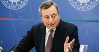 Draghi: “In Italia vaccinazione più spedita che in Ue. Grazie a chi lo ha fatto da poco. Bollette? Dal governo altri interventi contro i rincari”