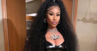 Copertina di Nicki Minaj non si vaccina per il Met Gala e diffonde teorie no vax. Sui social la insultano: “Ridicole leggende”