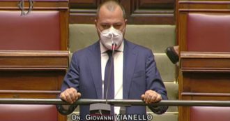 Copertina di M5s, il deputato Giovanni Vianello lascia il gruppo dopo il voto sul decreto grandi navi alla Camera: “Nasconde 700 milioni anche per l’Ilva”