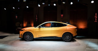 Copertina di Ford Mustang Mach-E GT debutta in Italia. Quasi 500 cavalli di adrenalina elettrica – FOTO