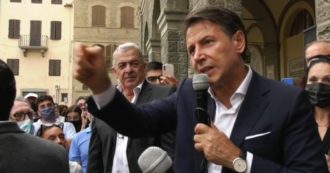 Copertina di Conte: “Le frasi con minacce rivolte a Renzi da parte di cittadini al mio comizio? Prendo le distanze e condanno fermamente”