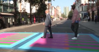 Copertina di Londra si colora per il Design Festival: così gli incroci stradali si trasformano – Video