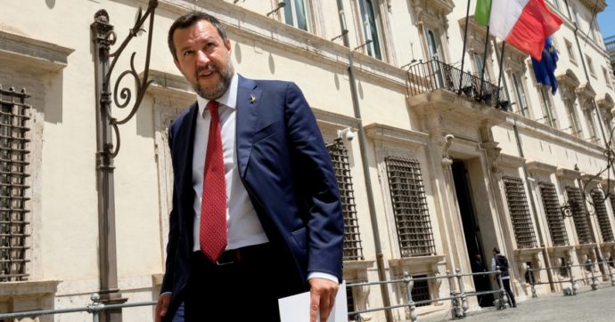 Salvini perde il greenpass, rilancia il nucleare: “Centrali in Lombardia? Nessun problema”. Ma i sindaci della Lega rispondono picche