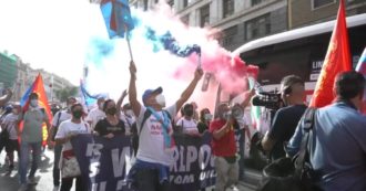 Copertina di I lavoratori Whirlpool in corteo a Roma: “Governo interrompa la procedura per i licenziamenti e faccia rispettare gli gli accordi”