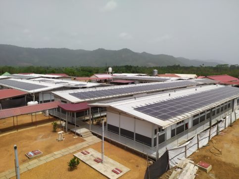 Copertina di L’ospedale di Medici senza Frontiere in Sierra Leone, una svolta energetica che aiuta le donne e il Pianeta