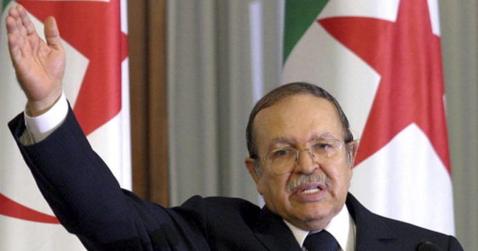 Morto Abdelaziz Bouteflika, l’ex presidente dell’Algeria aveva 84 anni: lutto nel Paese per tre giorni e bandiere a mezz’asta