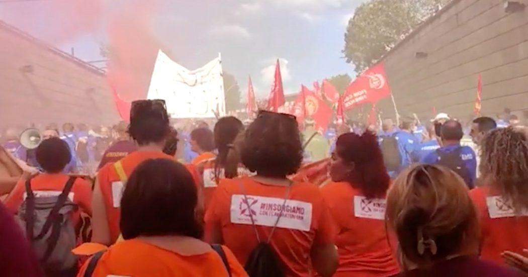 Firenze, migliaia di persone alla manifestazione nazionale indetta dai lavoratori della Gkn. Le immagini del corteo
