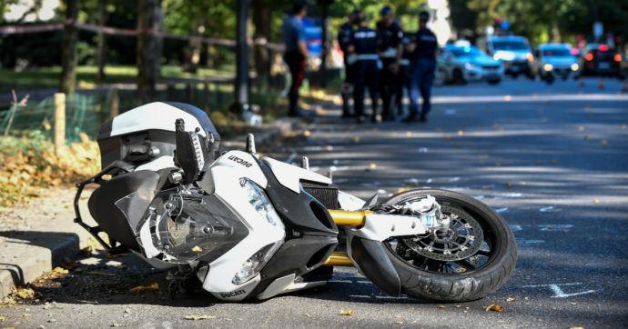 Terracina, frontale tra due moto durante un sorpasso: muoiono in tre, cinque i feriti