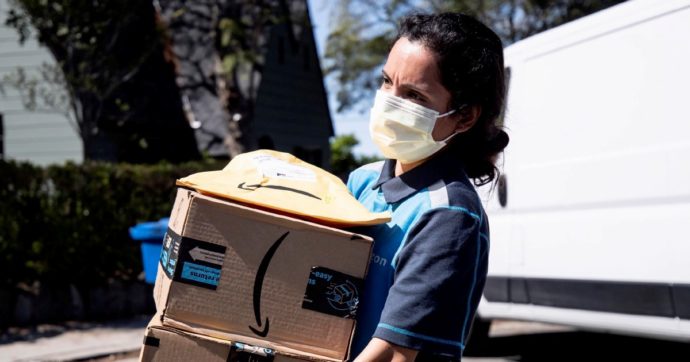 Copertina di I tormenti del  pacco capitalista: Amazon, mail a vuoto e cinesi