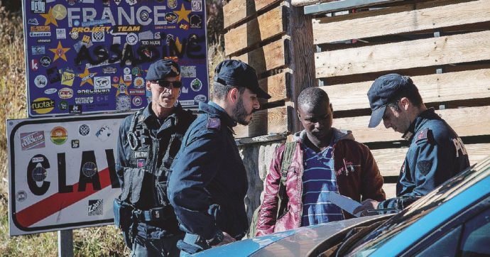 Emilio che difende i migranti: un “criminale internazionale”