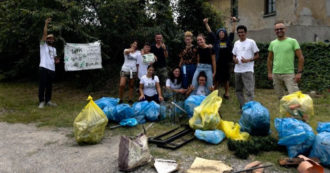 Copertina di World Cleanup Day, più di 100 mila volontari per raccogliere rifiuti in tutta Italia. Il 26 settembre si continua con Puliamo il Mondo