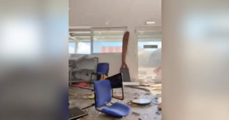 Copertina di Tornado a Carpi, il video girato nel centro della tromba d’aria: danni all’aeroporto di Fossoli