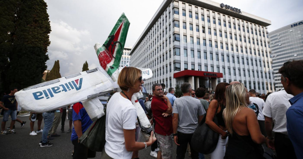 Alitalia, rottura nelle trattative tra Ita e sindacati. Confermato lo sciopero del 24 settembre. Cgil: “Emergenza sociale”