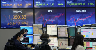 Copertina di Borse tutte in rosso, il crac della cinese Evergrande spaventa i mercati. Milano chiude a meno 2,5%. Giornata nera anche per il bitcoin