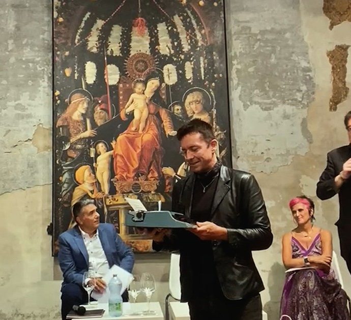 Andrea Scanzi riceve il Premio Jema “Personalità della Cultura, del Giornalismo e dello Spettacolo”: le immagini