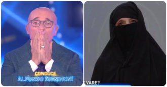 Copertina di Grande Fratello Vip, Jo Squillo con il niqab per le donne afghane. Alfonso Signorini: “Mica posso vederti tutta la puntata così, mi fai una certa impressione”
