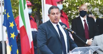 Copertina di L’ultima meraviglia di Toti: triplicati staff e stipendi