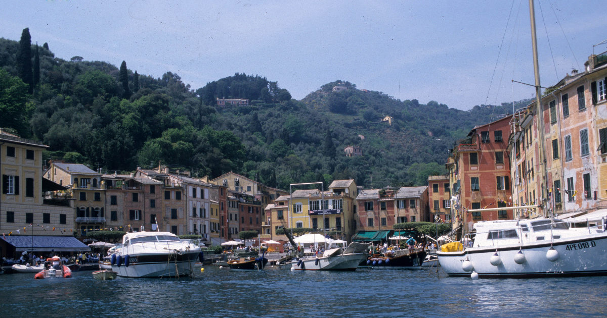 Si fingono clienti di un hotel di lusso di Portofino e svaligia una camera: rubati orologi, gioielli e contanti per un valore di 100 mila euro