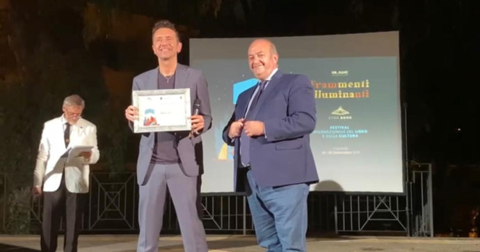 Festival del libro di Catania, Andrea Scanzi vince il premio della critica con il suo ‘Demolition Man’