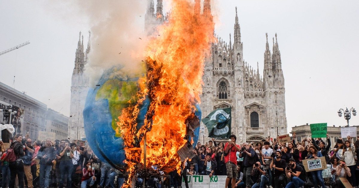 Trattative politiche, annunci (vaghi) e nodi da sciogliere: così i potenti preparano i summit del “non c’è più tempo da perdere sull’ambiente”