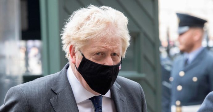 Gran Bretagna, partecipò a quiz party quando le riunioni erano vietate: bufera su Boris Johnson. Labour: ‘Minaccia a salute pubblica’