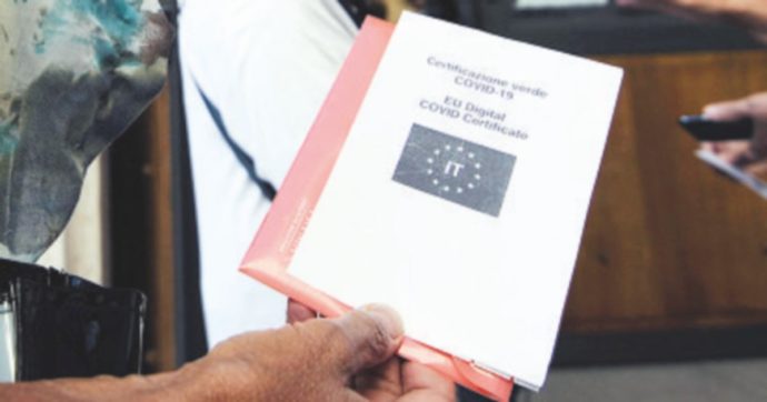 Green pass fasulli a politici, personaggi dello spettacolo, sportivi e imprenditori: indagato medico della Roma bene