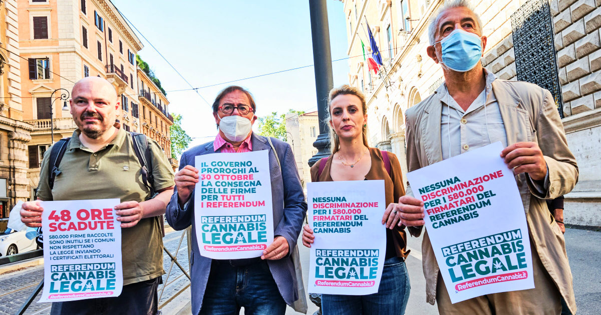 Referendum cannabis, Comuni in ritardo sui certificati elettorali. Cappato: “Governo intervenga o è responsabile del sabotaggio”. Segnali da Pd e M5s