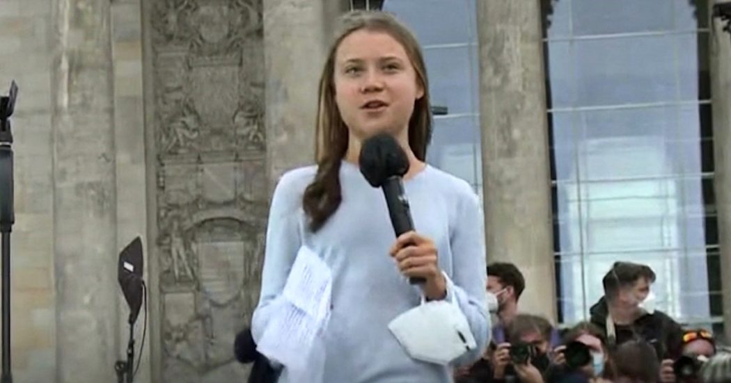 Fridays for Future, Greta Thunberg in piazza a Berlino: “Nessun partito fa abbastanza per il clima”