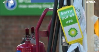 Petrol pumps in the UK are out of order because they run out of fuel: 