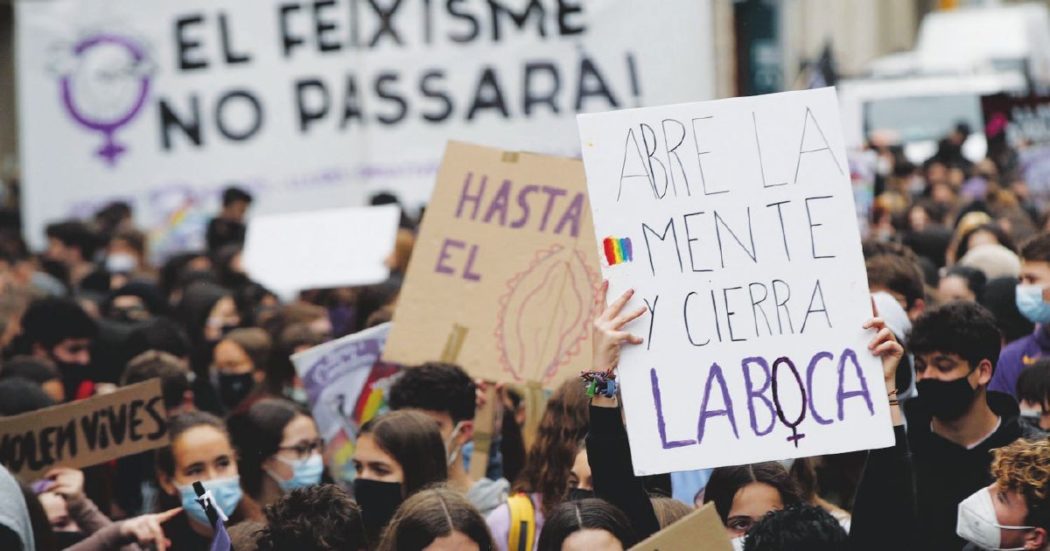 Spagna, via libera della Corte costituzionale all’aborto delle minori di 16 e 17 anni senza il consenso dei genitori