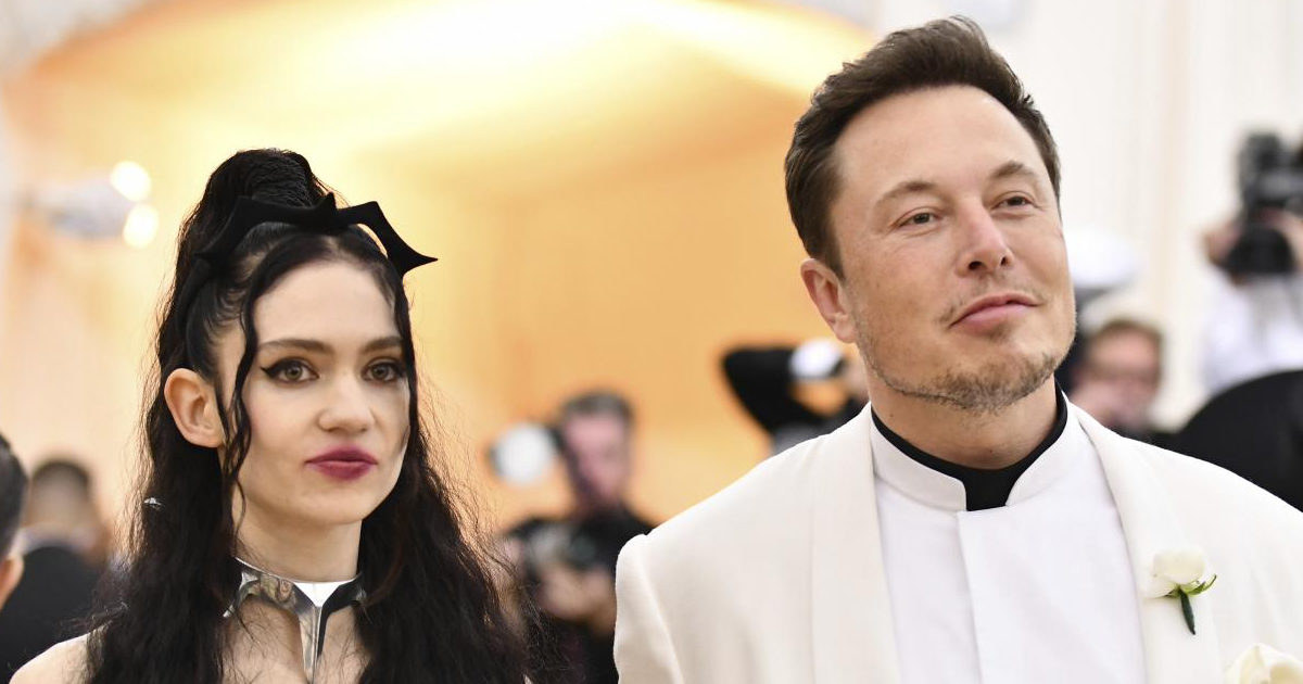 Elon Musk e la cantante Grimes si sono lasciati dopo 3 anni insieme: “Siamo semi-separati ma ci amiamo ancora”