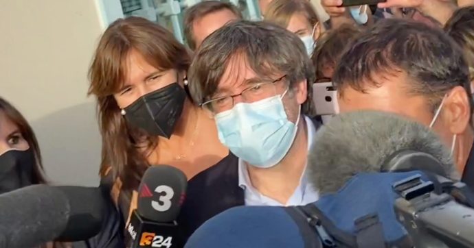 Puigdemont scarcerato, Sanchez tira un sospiro di sollievo: il suo governo dipende anche da lui