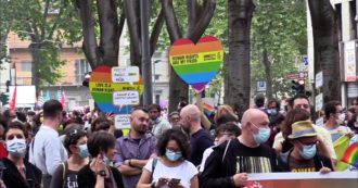 Copertina di Torino Pride, diecimila persone in corteo per i diritti Lgbtqi+. Assente il candidato del centrodestra Damilano
