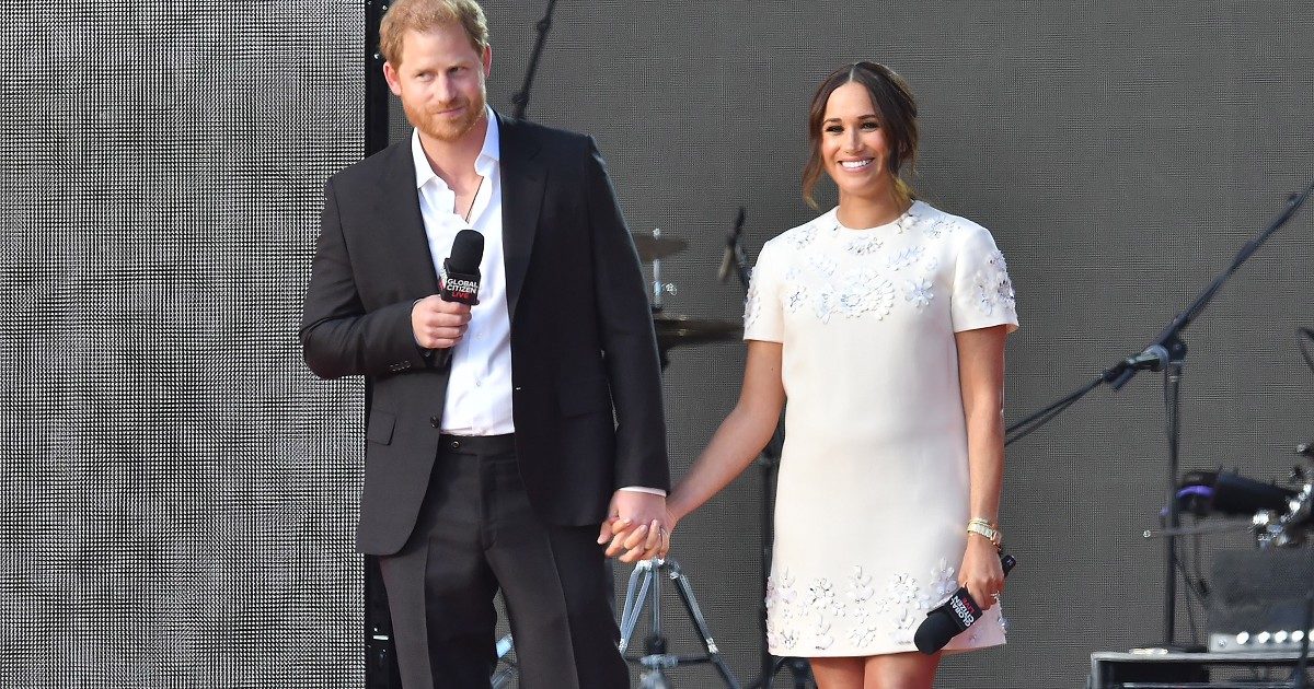 Global Citizen, un’ovazione per il principe Harry e Meghan Markle: la duchessa conquista Central Park con il miniabito di Valentino