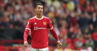 Copertina di Cristiano Ronaldo, il campione impone la sua dieta agli chef del Manchester United e fa arrabbiare i compagni: “Troppe proteine”