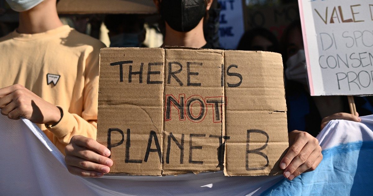 Clima, i politici dicono che oltre alle proteste servono proposte? Eccole. Dalla carbon tax globale alla legge contro le delocalizzazioni: il documento degli attivisti
