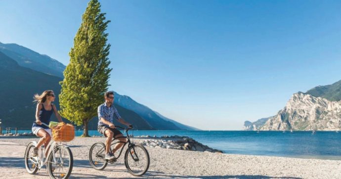 Copertina di Il traffico di acque sporche sulla pelle del Lago di Garda