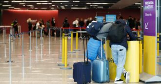 Copertina di Covid, Speranza firma un’ordinanza sui “corridoi turistici” per le mete extra Ue: niente quarantena ma obbligo di tamponi