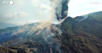Copertina di La Palma, il vulcano Cumbre Vieja continua a eruttare: 500 edifici sepolti dalla lava. Le immagini aeree