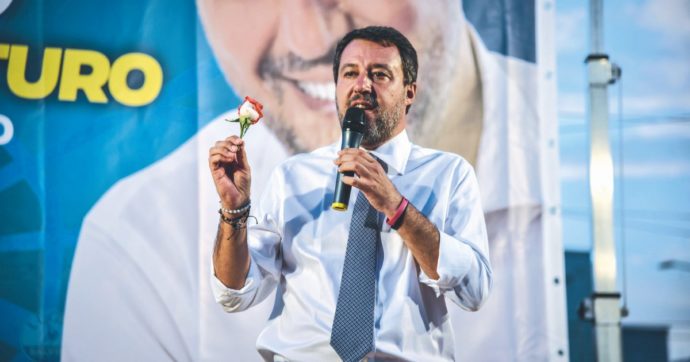 Droga, Salvini sta col “guru”. Poi scappa dalle domande